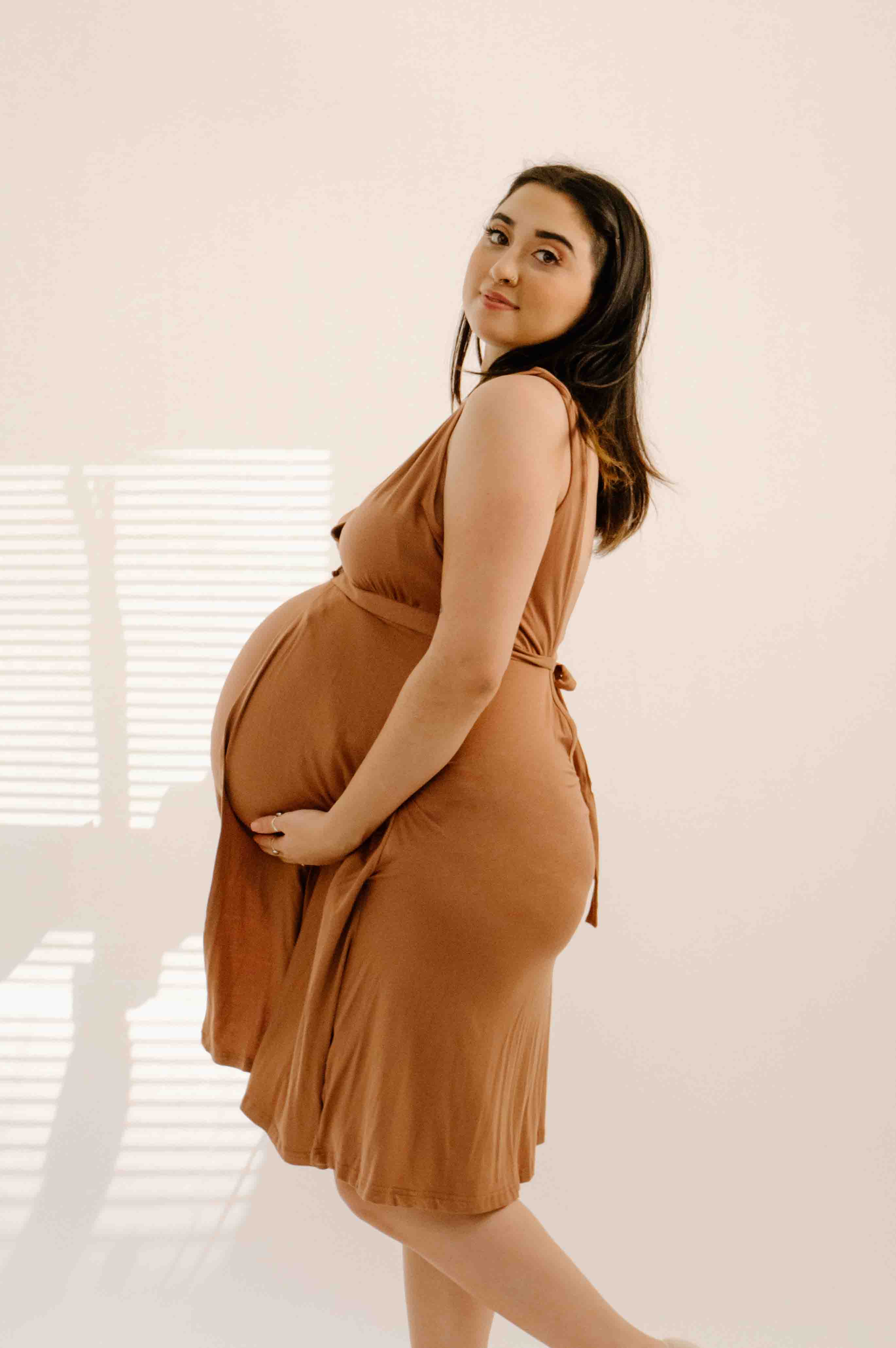 Juliet Labor & Postpartum Gown in Caramel